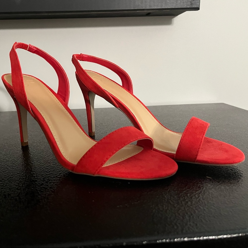 Size 9 1/2 red just fab shoes